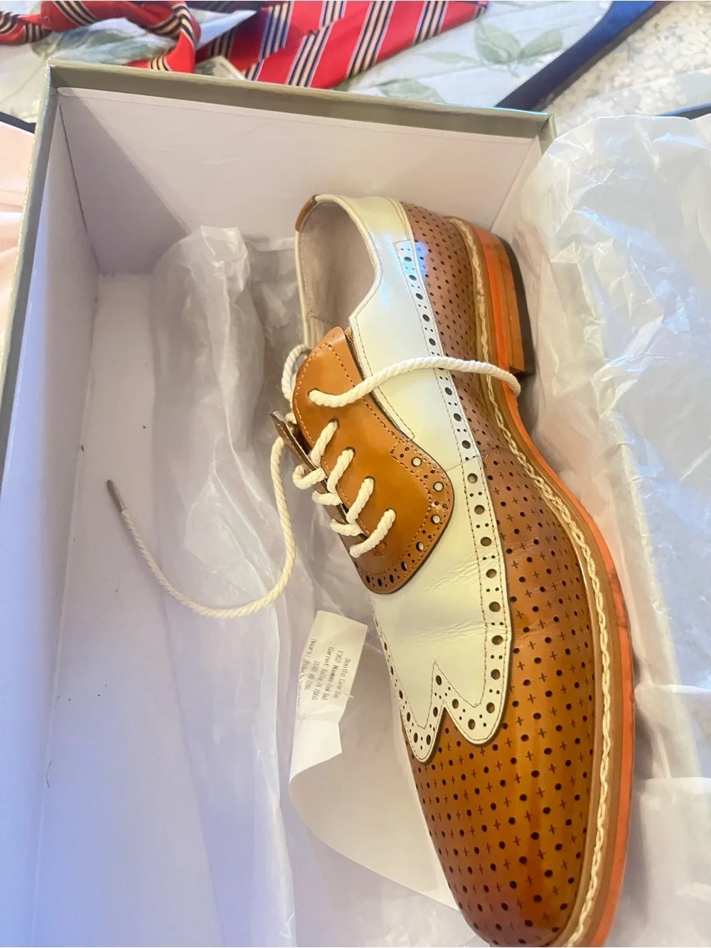 NEW GIOVANNI Tan & White Men's Wingtip Brogue Oxford size 9 hand land in Italy